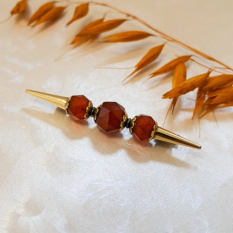 Image 2 of Vintage gold brooch with carnelian