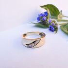 Image 9 of Gold ring with diamond; 0.04 ct.