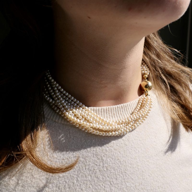 Image 9 of Pearl necklace with gold clasp
