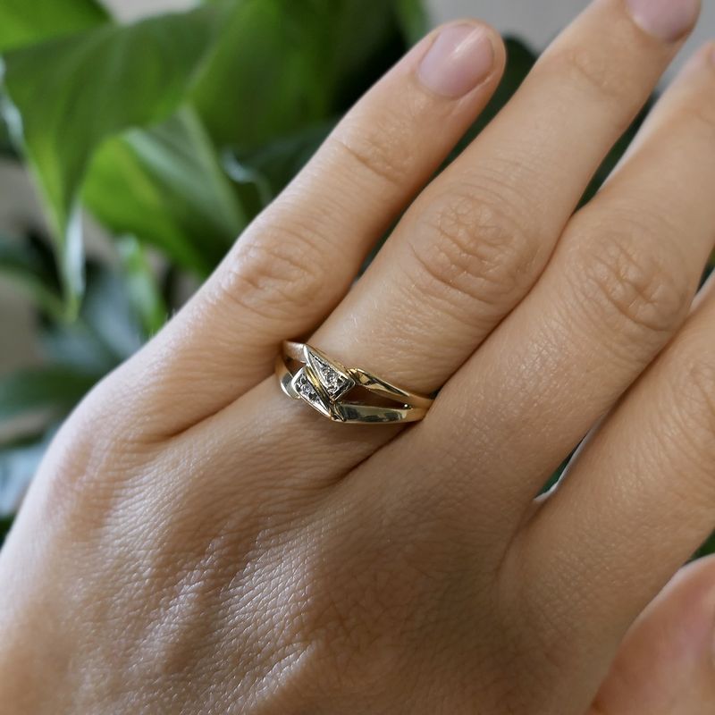 Image 11 of Gold ring with diamond; 0.02 ct.