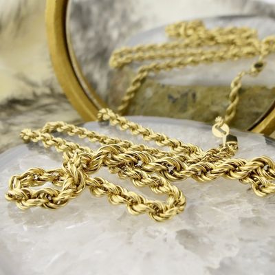 Gold twisted link necklace | 48 cm Image 2 of Gold twisted link necklace | 48 cm