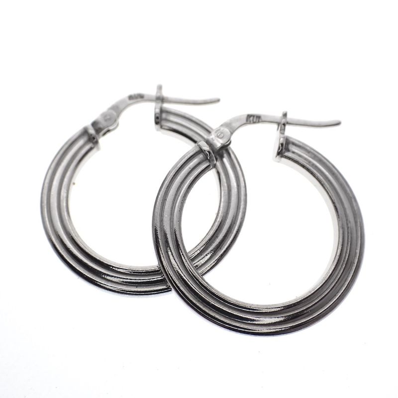 Image 1 of Silver flat earrings with a line pattern | Ø 21 mm