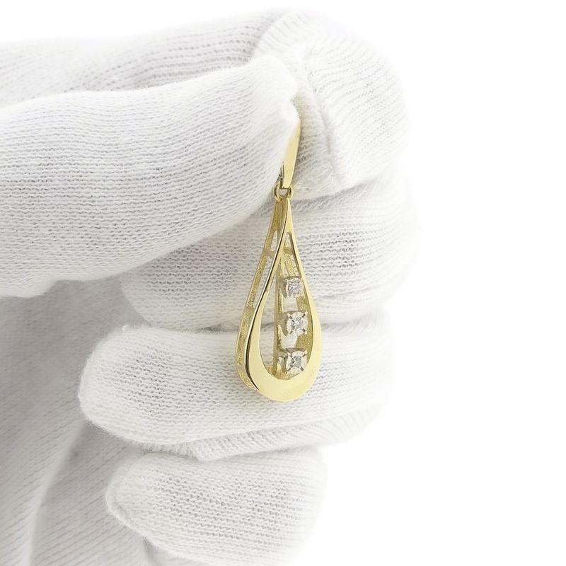 Image 11 of Gold pendant with diamond; 0.03 ct.