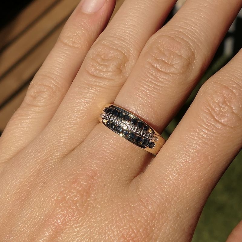 Image 6 of Gold ring with sapphire and diamond 0.04 ct.