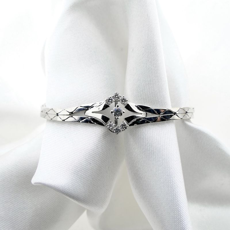 Image 10 of White gold cobra link bracelet with diamonds