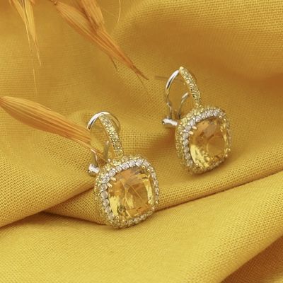 18 ct. Gold stud earrings with citrine and diamond | 0.24 ct. Image 2 of 18 ct. Gold stud earrings with citrine and diamond | 0.24 ct.