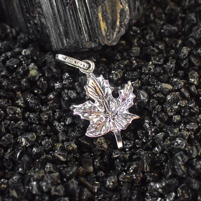 18 carat white gold maple leaf pendant Image 2 of 18 carat white gold maple leaf pendant