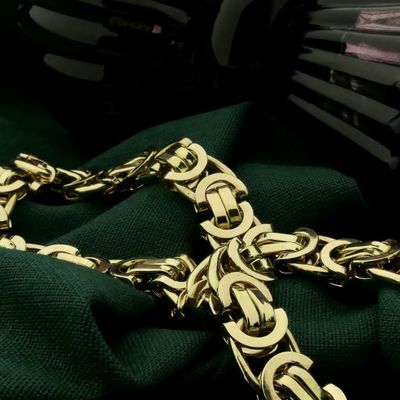Image 2 of Exclusive long gold flat king chain | 71 cm