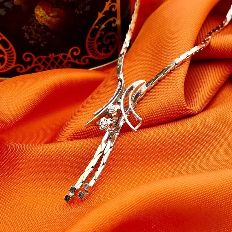 Afbeelding 2 van Witgouden ketting met vaste hanger; Saffier