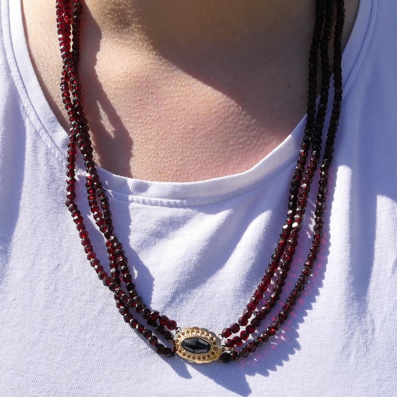 Image 10 of Antique garnet bead necklace with gold decorative clasp | 62 cm
