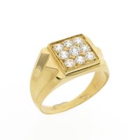 Gold signet ring with zirconia