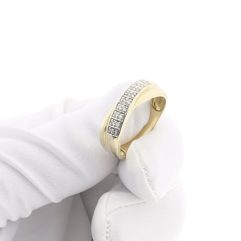Image 10 of Gold ring with diamond; 0.09 ct.