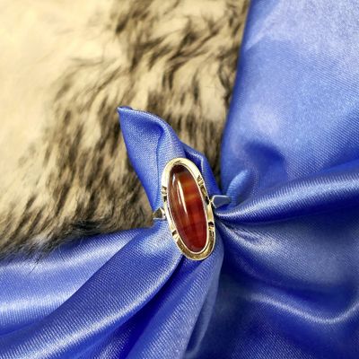 Image 2 of Vintage gold ring with carnelian bandagate