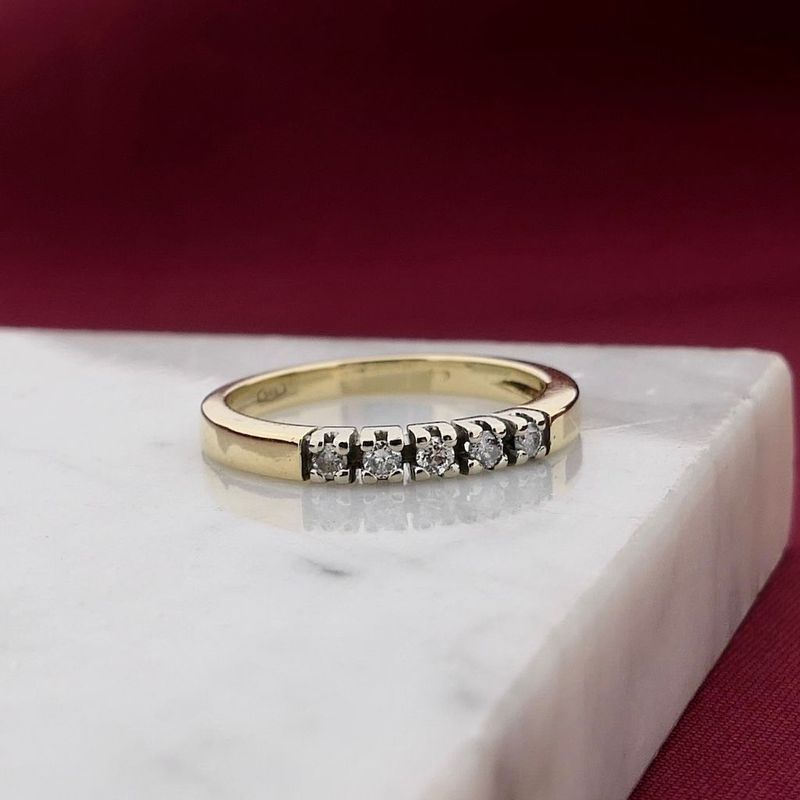 Image 2 of Gold ring with diamond; 0.15 ct.