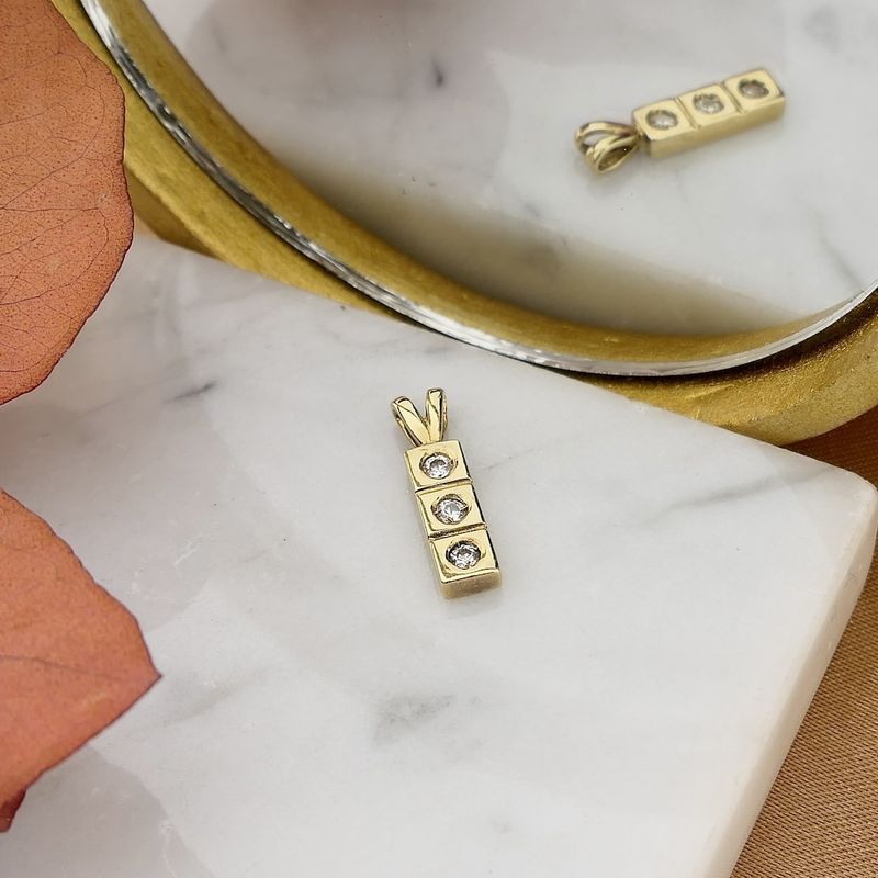 Image 2 of Gold pendant with zirconia