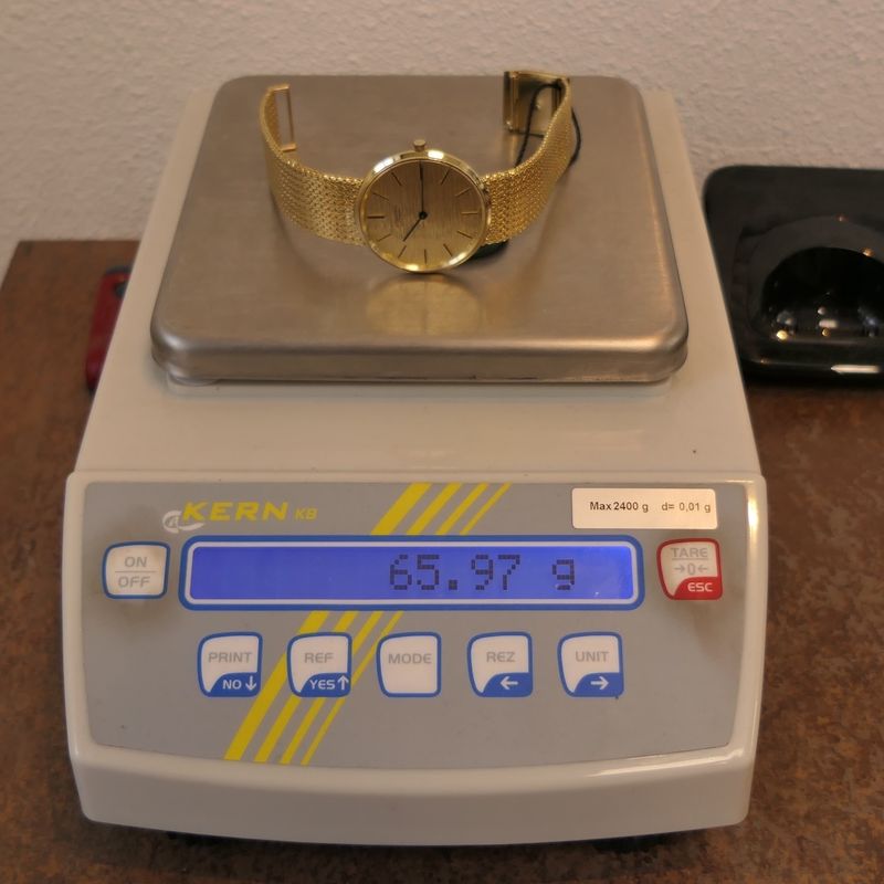 Image 21 of Universal Geneva 'Ultra Thin' 18205/11; Vintage 18k gold men's watch