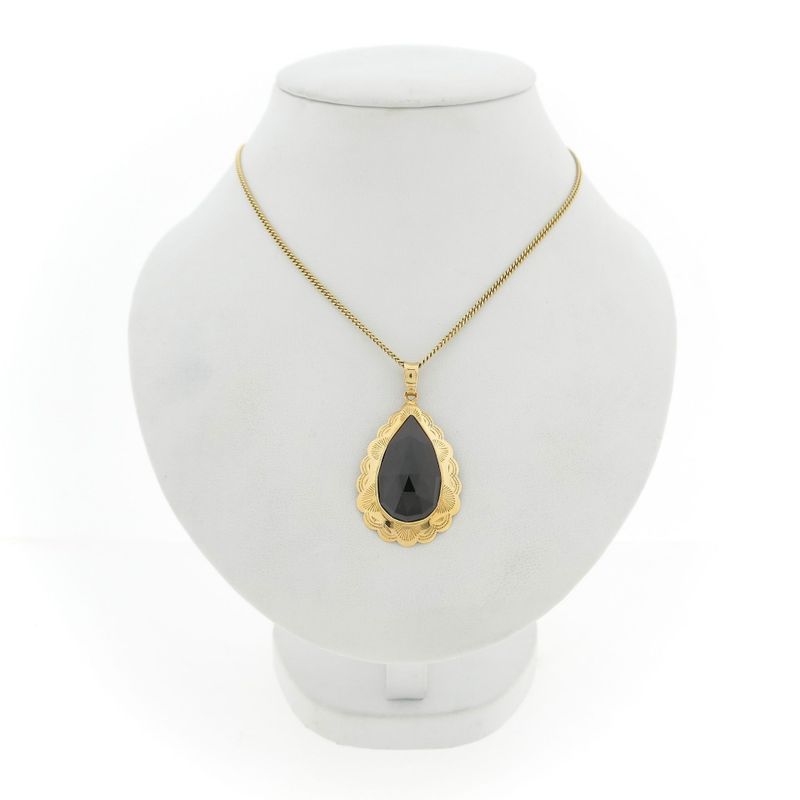 Image 3 of Gold pendant with garnet