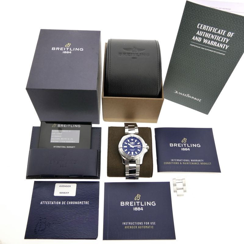 Image 23 of Breitling Avenger Automatic 43 A17318; Automatic men's watch