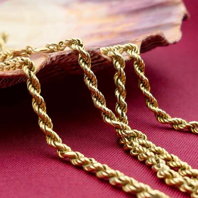 Gold twisted link chain Image 2 of Gold twisted link chain