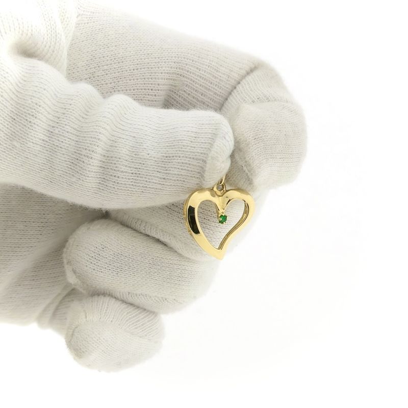 Image 10 of Gold heart pendant with emerald