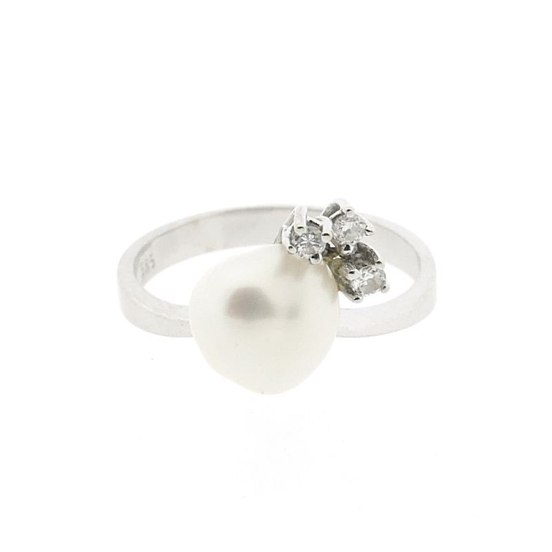 Image 3 of White gold ring with baroque pearl and diamond | 0.06 ct.