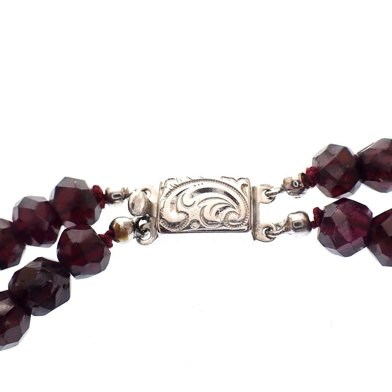 Image 3 of Garnet bead bracelet with silver clasp; Antique | 21 cm