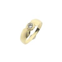 Gold solitaire ring with zirconia