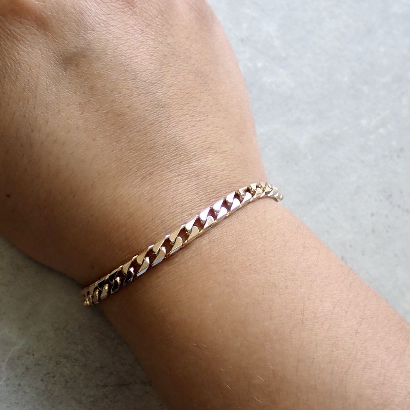 Image 2 of 9 carat two-tone gourmet link bracelet; 23 cm