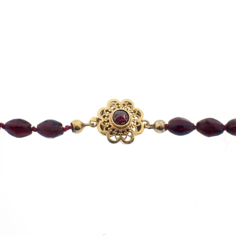 Image 5 of Glass bead necklace/sautoir with gold clasp