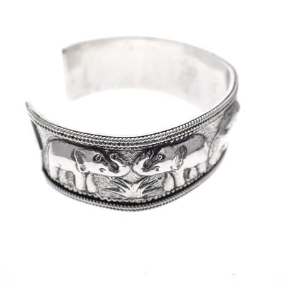 Image 2 of Silver Thai clamp bracelet with elephant relief | Ø 62 mm