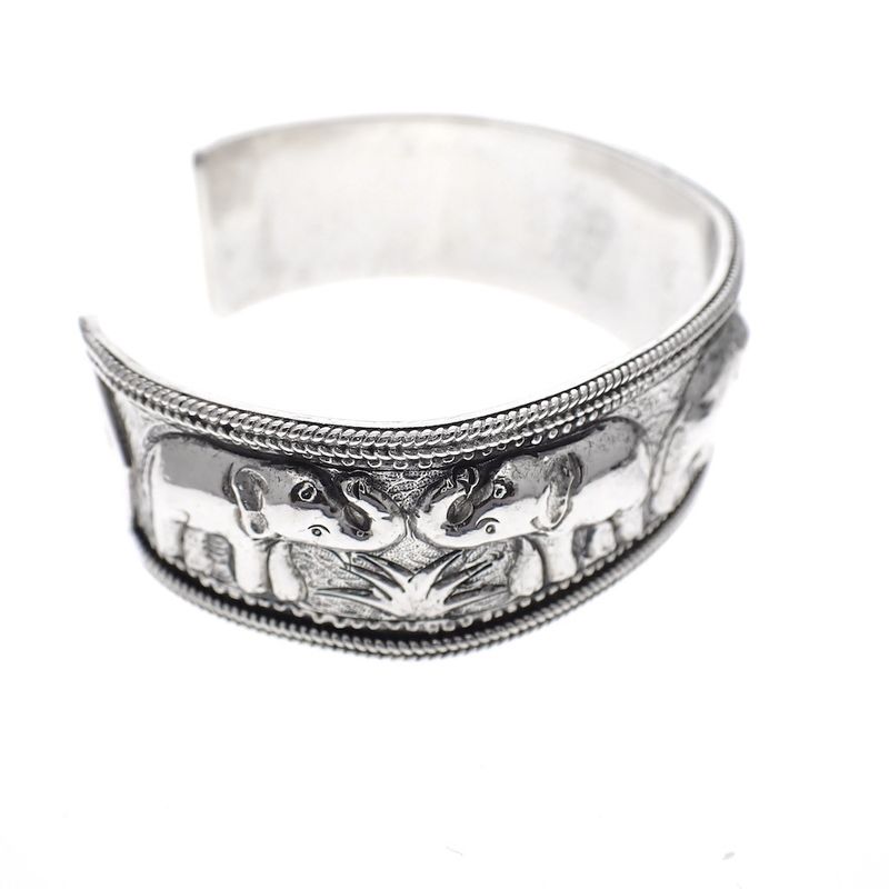 Image 2 of Silver Thai clamp bracelet with elephant relief | Ø 62 mm