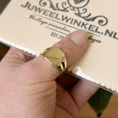 Image 2 of Gold signet ring | Vintage