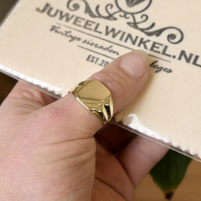 Image 2 of Gold signet ring | Vintage