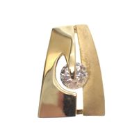 9 carat pendant with zirconia