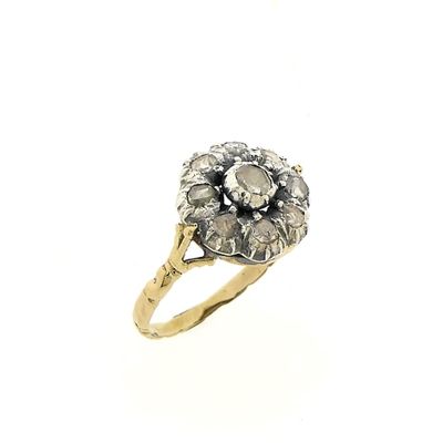 Image 1 of Gold Victorian ring with rose-cut diamonds; approx. 0.21 ct.