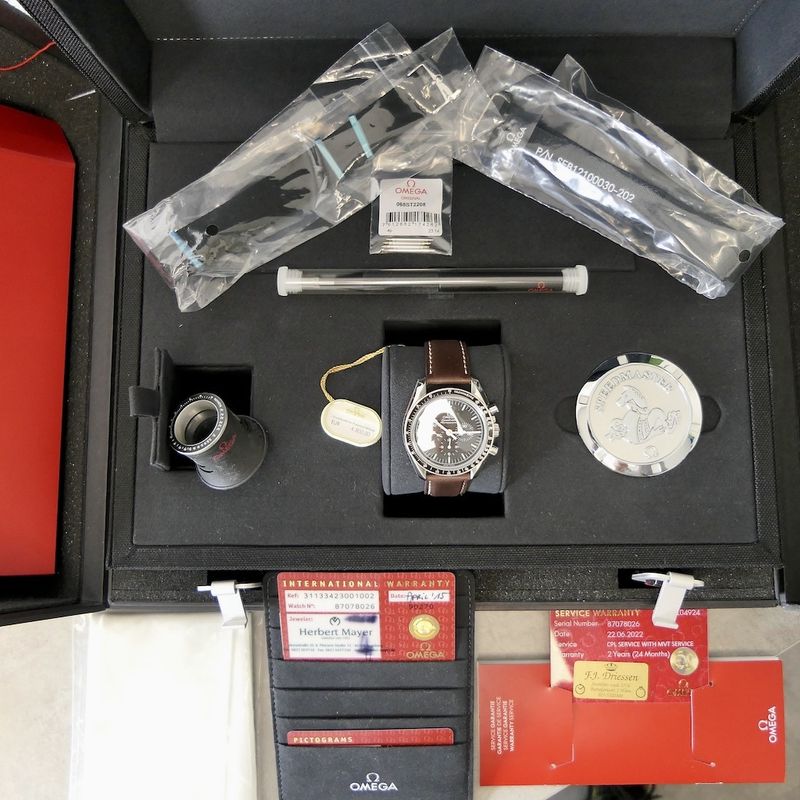 Image 13 of Omega Speedmaster Moonwatch 'Double Sapphire'; Chronograph watch