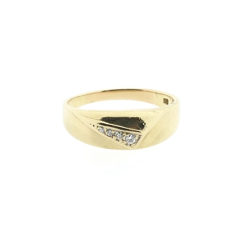 Image 3 of Gold ring with diamond; 0.04 ct.