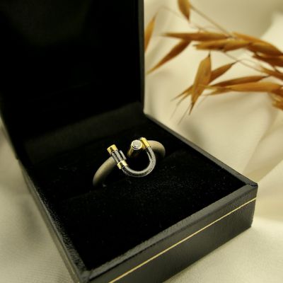 Tricolor ring with diamond; 0.06 ct. Image 2 of Tricolor ring with diamond; 0.06 ct.