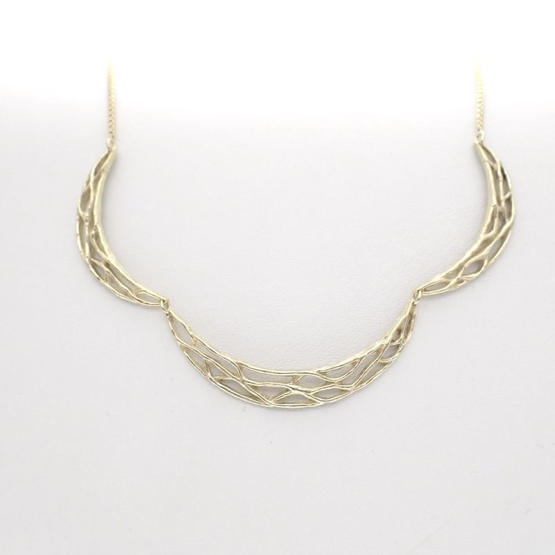 Image 4 of Gold Venetian link necklace with a fixed pendant