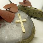 Image 8 of Gold pendant of a large cross