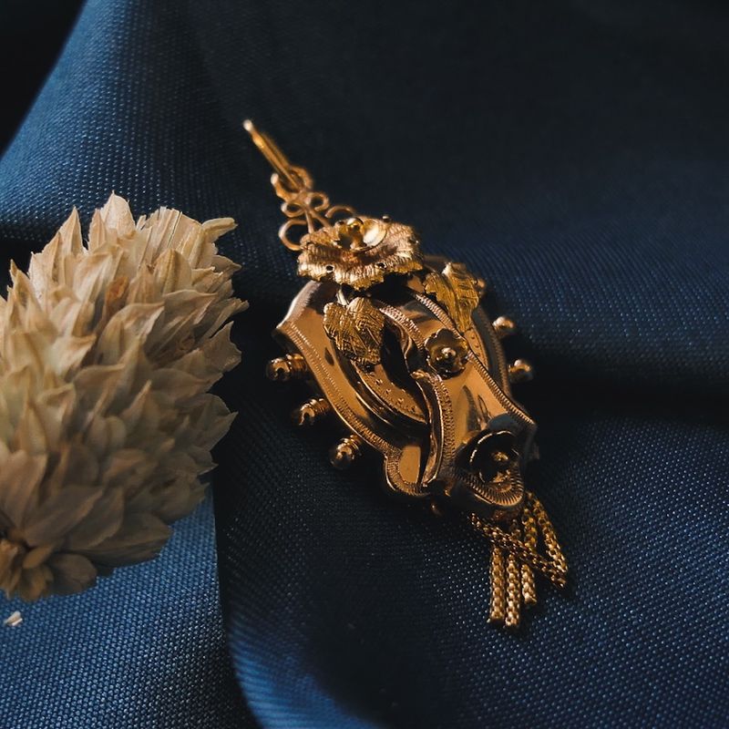 Image 7 of Gold pendant with quartz