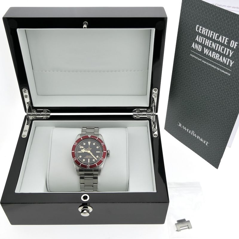 Image 4 of Tudor Black Bay 41mm 'Burgundy' 79230R; Automatic men's watch