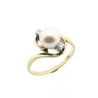 Gouden ring met parel en diamanten; 0,07 ct.
