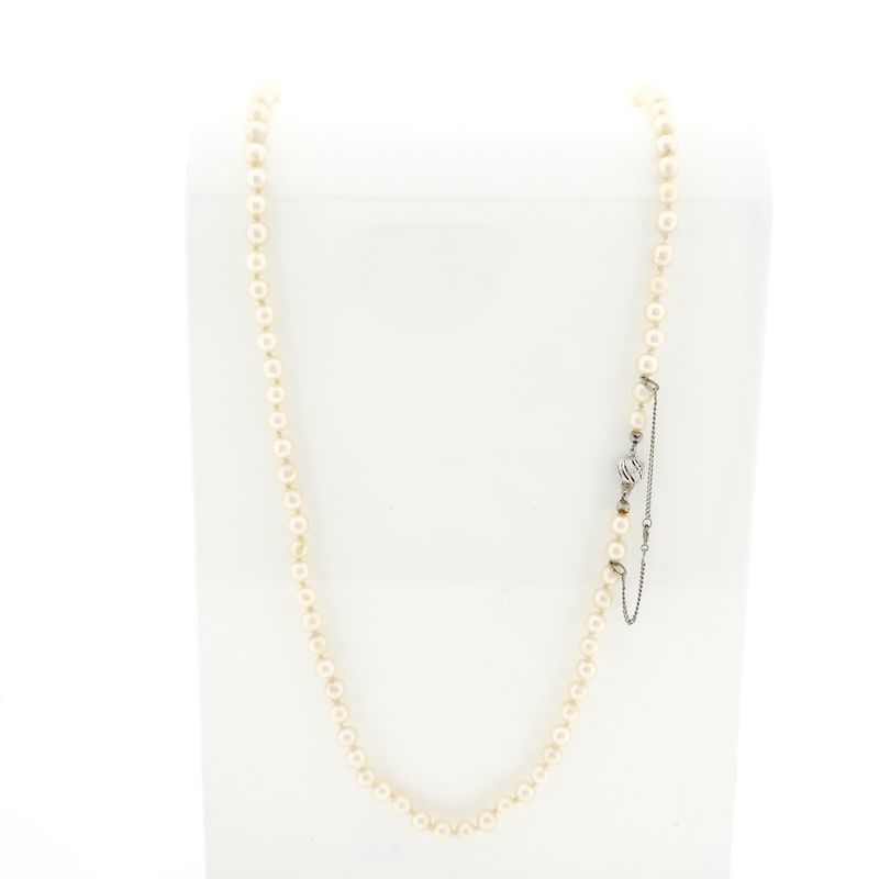 Image 1 of Pearl necklace with white gold clasp and diamonds; 0.01 ct.