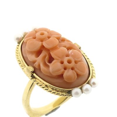 Vintage gold ring with red coral and pearl Image 2 of Vintage gold ring with red coral and pearl