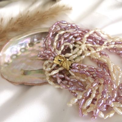 Pearl (baroque) necklace with gold decorative clasp | 52 cm Image 2 of Pearl (baroque) necklace with gold decorative clasp | 52 cm