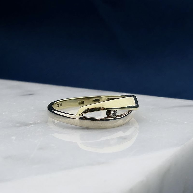 Afbeelding 2 van Bicolor gouden ring met diamant; 0,03 ct. 