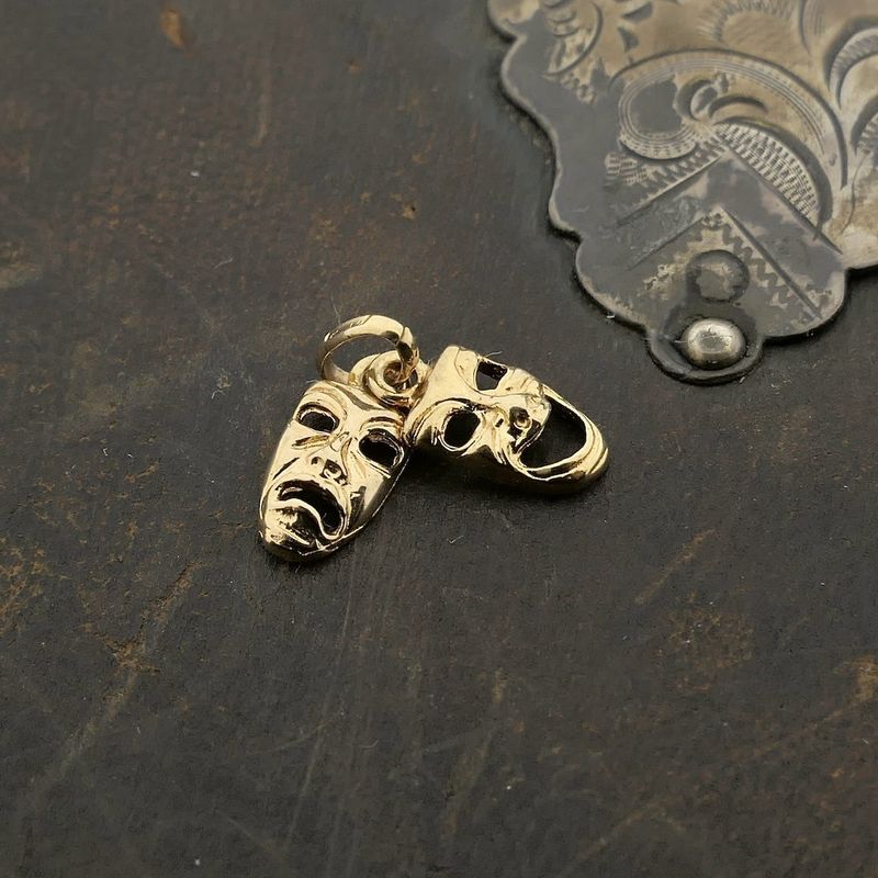 Image 2 of 9 ct. Comedy and tragedy mask pendant/charm