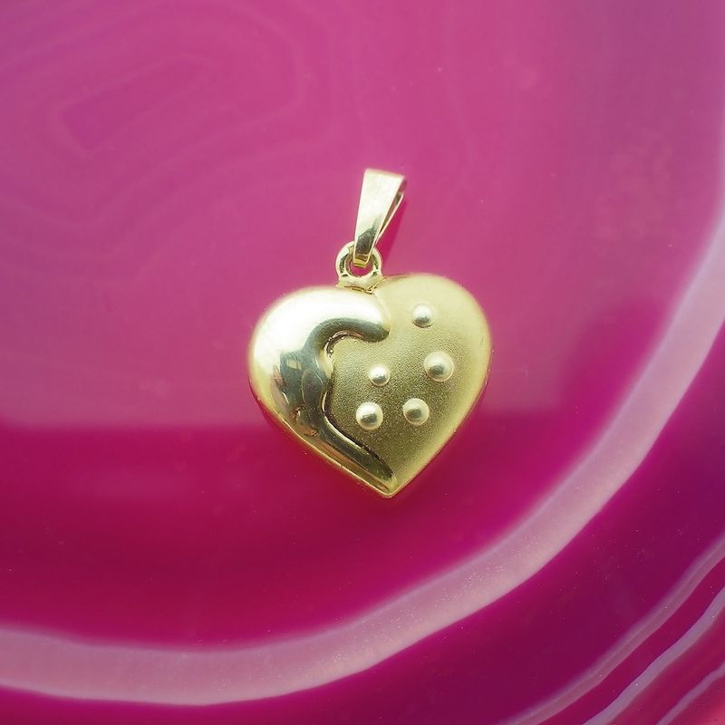Image 3 of Gold pendant of a heart