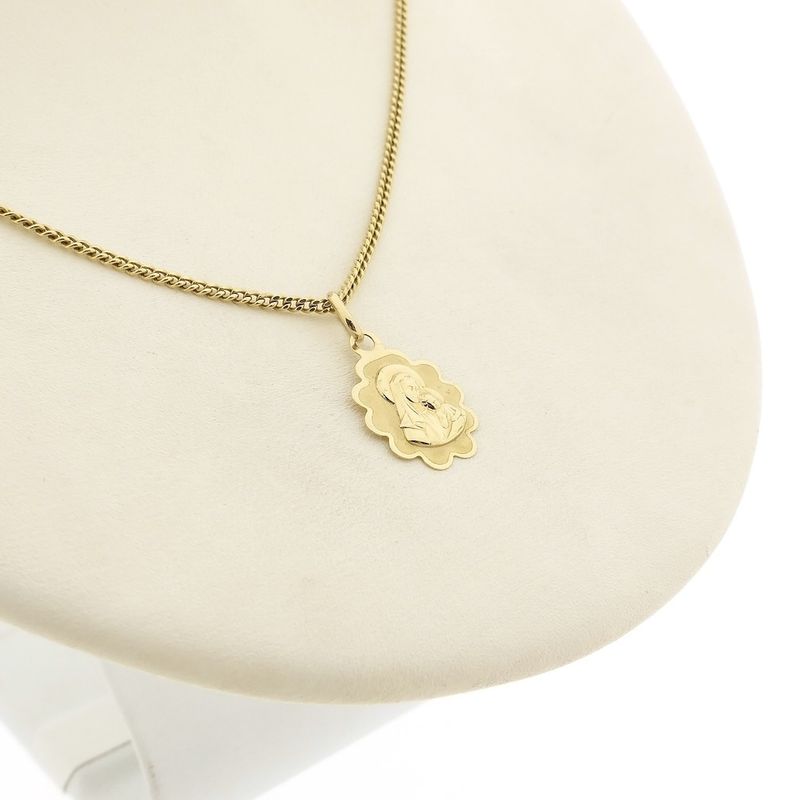 Image 7 of 9 carat pendant with a portrait of Mary and Jesus